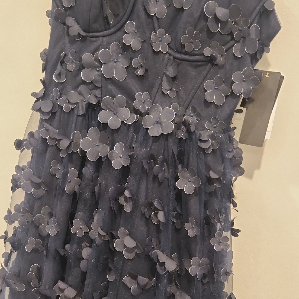 Elegant Navy Blue Floral Gown - Picture 6 of 7